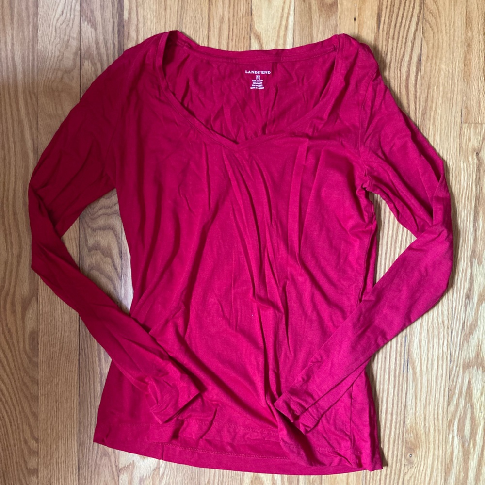 Land’s End Long Sleeve Red T-Shirt with V-neck❤️✨❤️✨